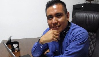 Locutor mexicano Víctor M