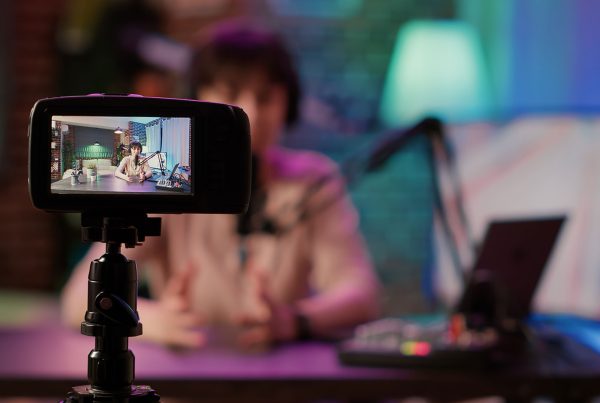 Locutores voz en off para videos corporativos