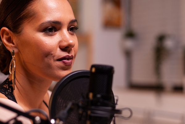 Voz en off para publicidad