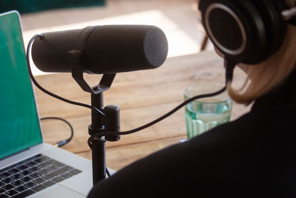 voz en off corporativa