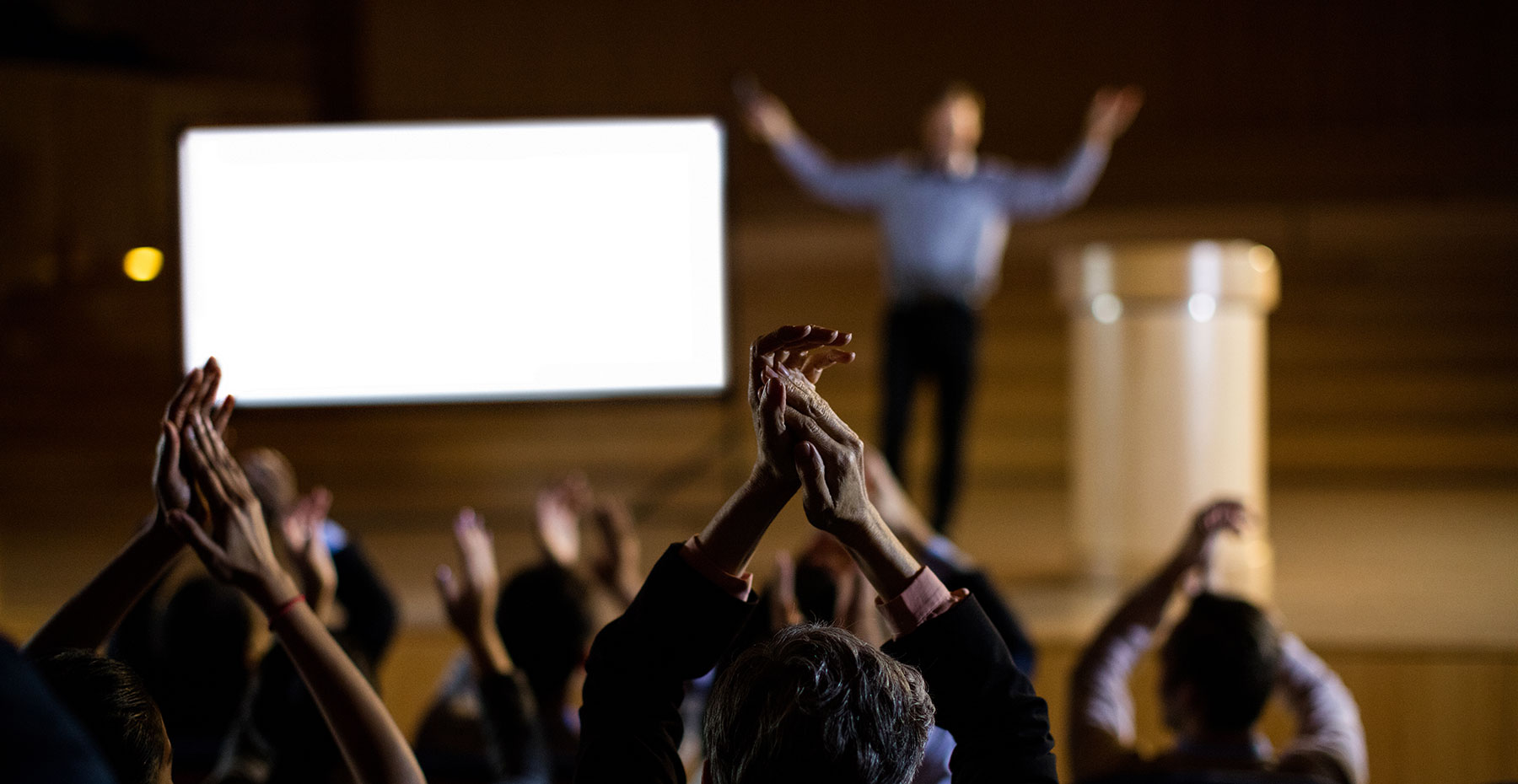 ¿Por qué deberías aprender a dar conferencias aunque no seas conferencista?